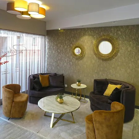 Russmann & Living فندق 3*