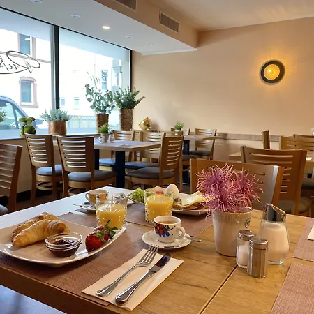 Russmann & Living Hotel 3*